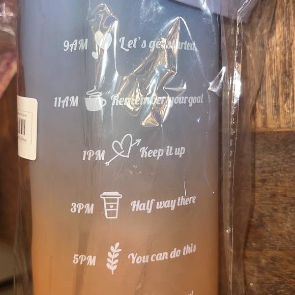 GRADIENT GREEN WATER BOTTLE 64OUNCES NIB NVR OPENED - Picture 8 of 10